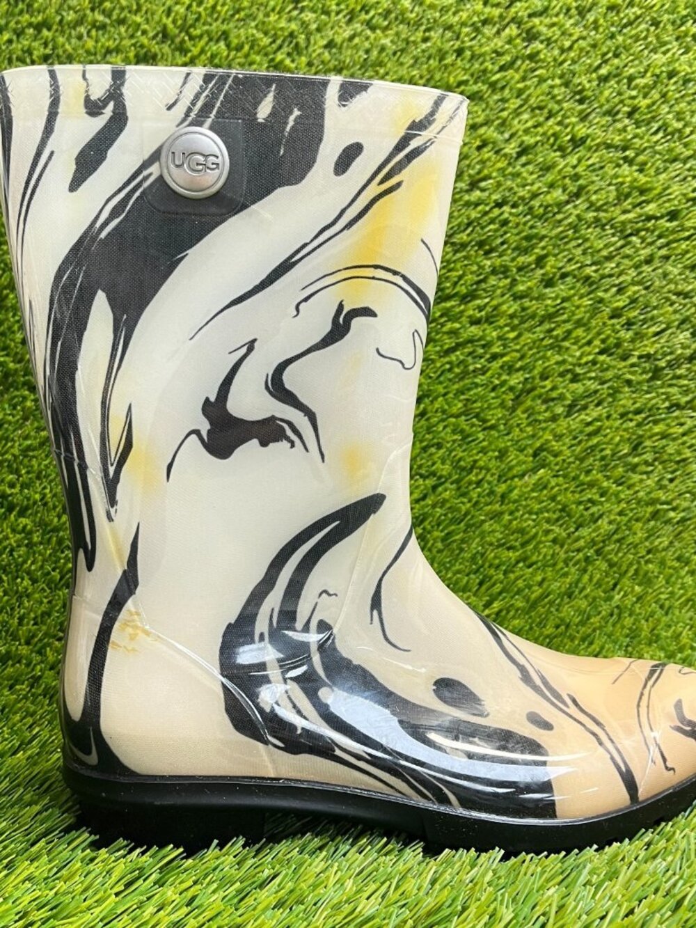 UGG Sienna Womens Size 7 White Black Outdoor Waterproof Winter Rain Boots
